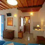 Aphrodite Garden Rooms & Apartments