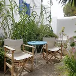 Aphrodite Garden Rooms & Apartments
